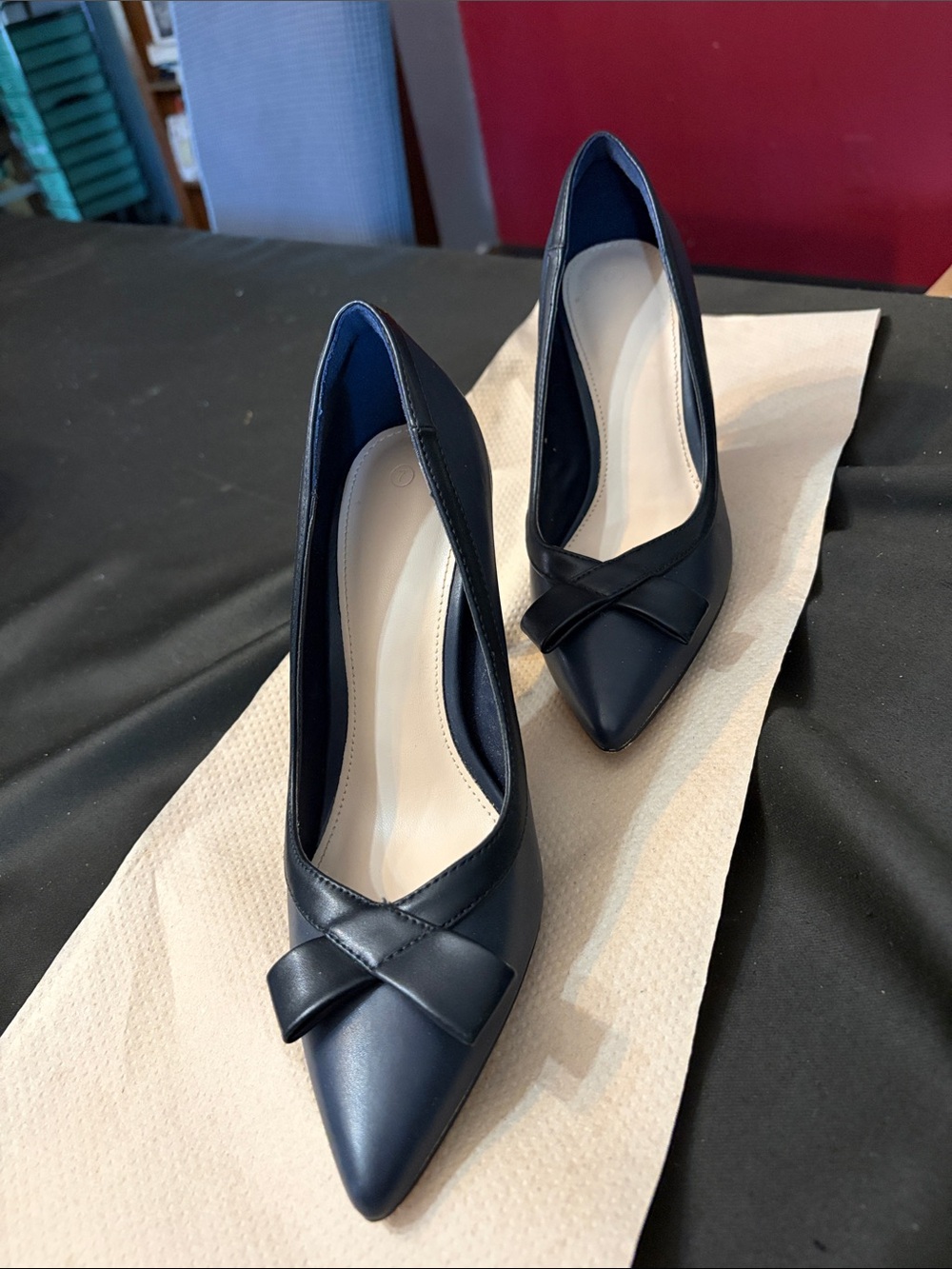Classic Pointed Toe Bow Pumps - Black